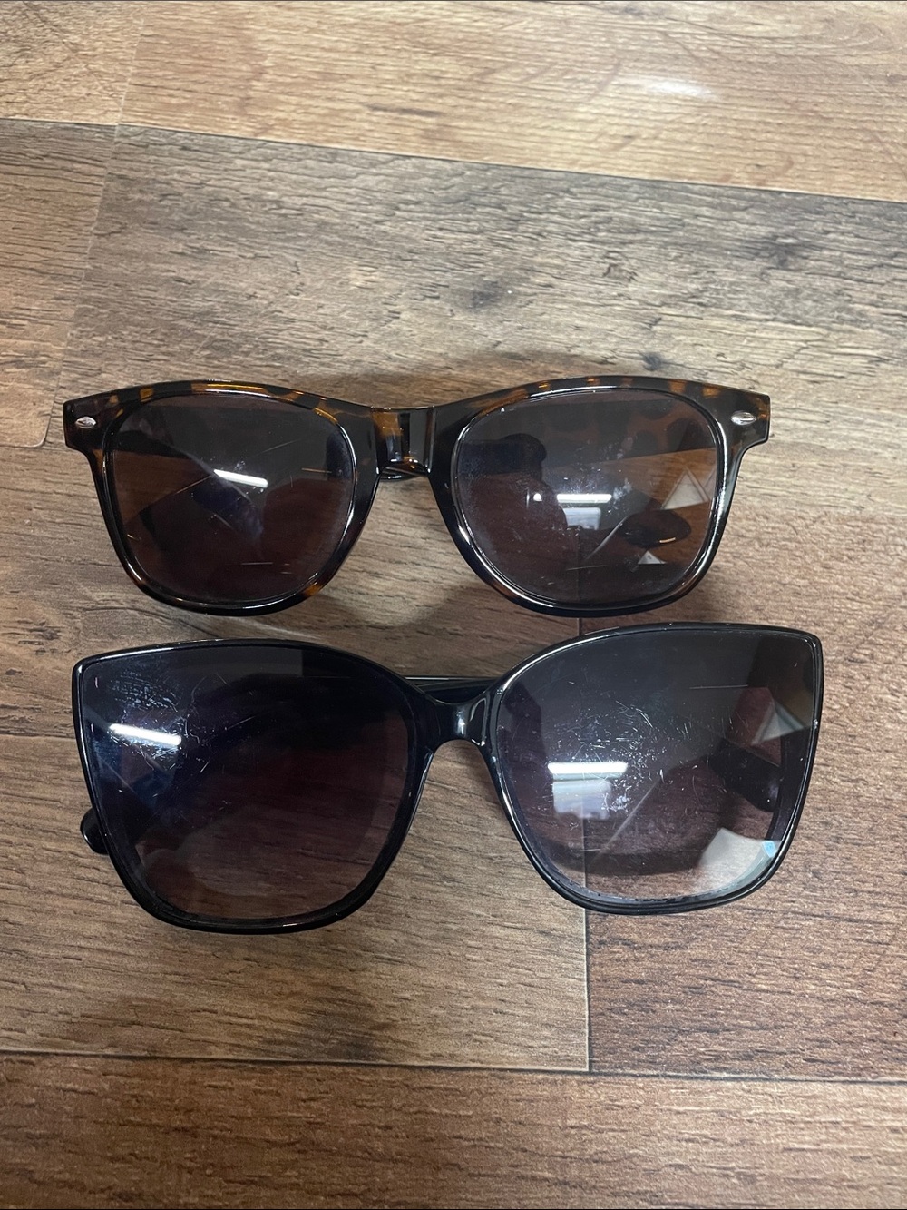 Tortoise Shell and Black Men’s Sunglasses Duo